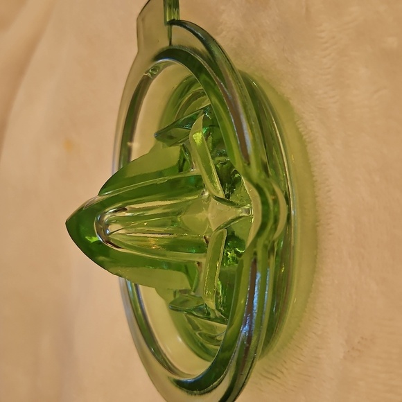 Antique Green Uranium Vaseline Depression Glass Citrus Juicer - Picture 3 of 11